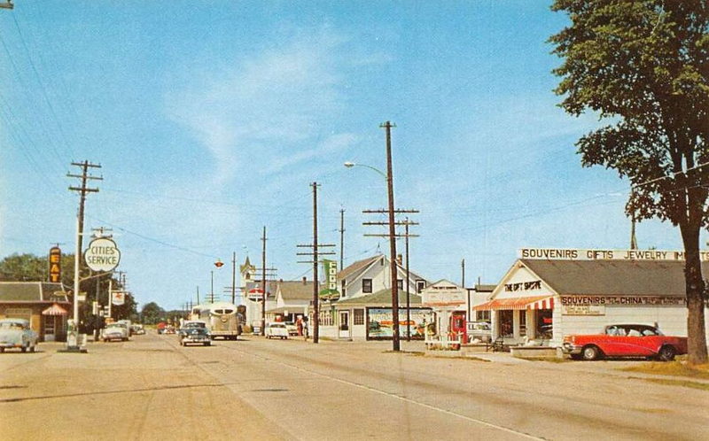The Gift Shop (Gift Shoppe) - 1957 Postcard